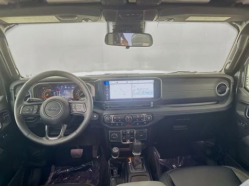 Used 2025 Jeep Gladiator Sport w/ Premium Package image 21