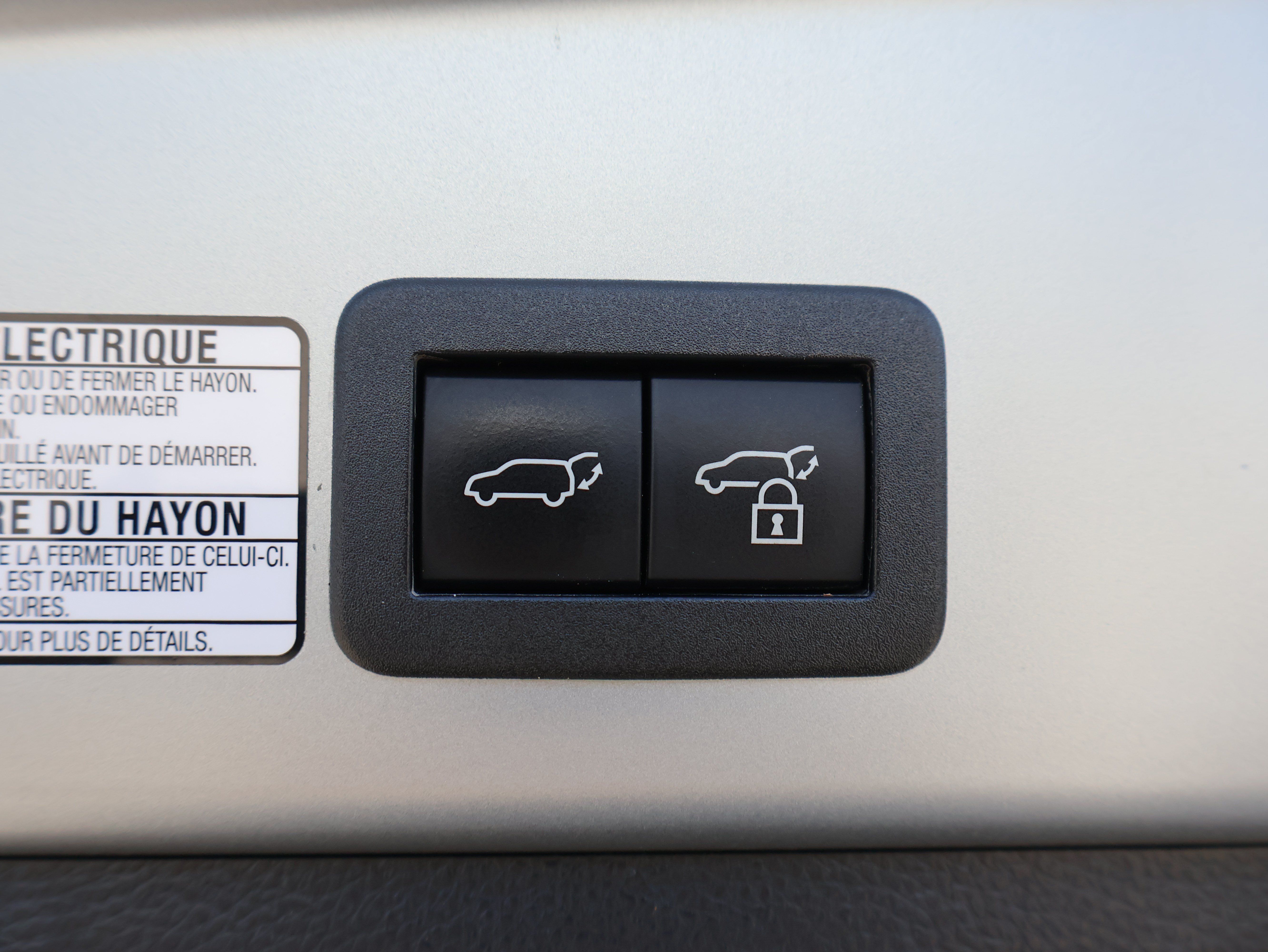 Used 2023 Toyota Corolla Cross XLE w/ Convenience Package FWD image 16