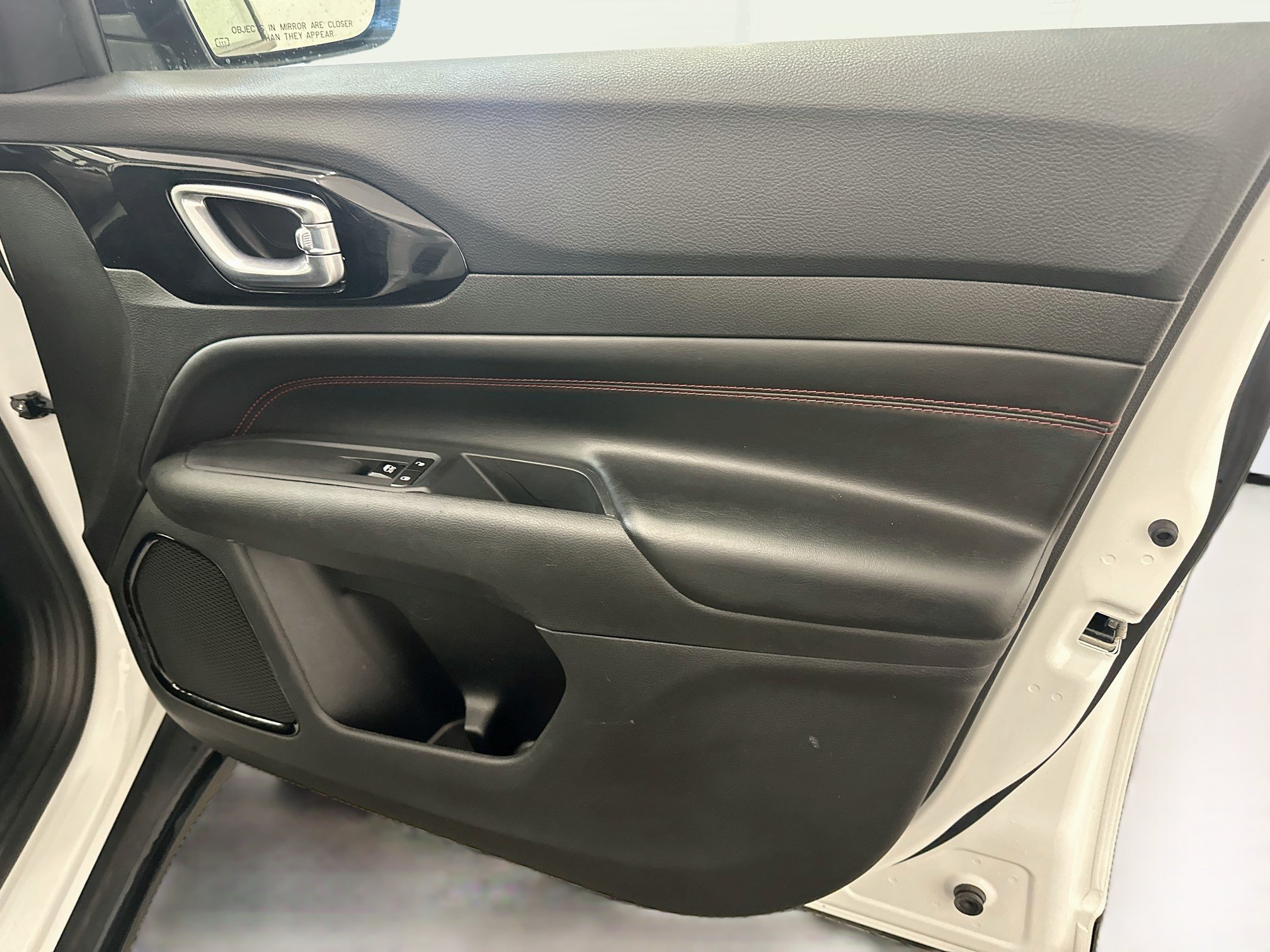 Used 2025 Jeep Compass Trailhawk AWD/4WD image 32