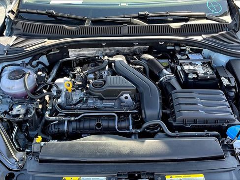 Used 2025 Volkswagen Jetta SE w/ Black Wheel Package image 10