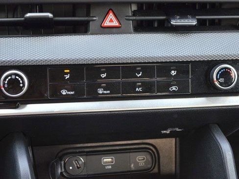 Used 2024 Kia Sportage LX image 29