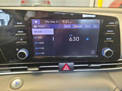 Used 2022 Hyundai Elantra SEL w/ Convenience + Premium Package FWD image 25