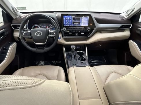 Used 2022 Toyota Highlander Platinum AWD/4WD image 26