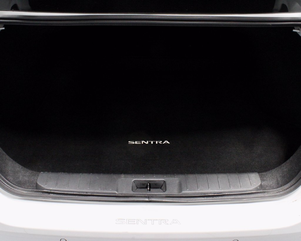 Certified 2025 Nissan Sentra SR FWD image 14
