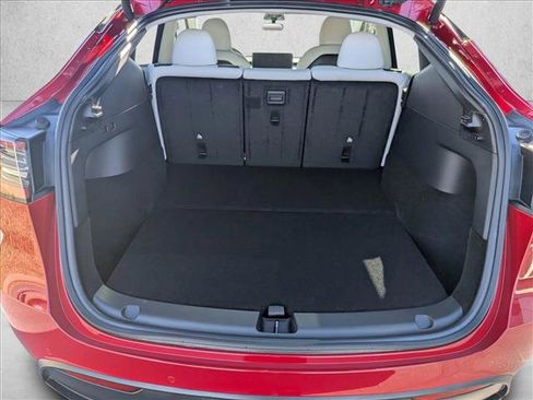 Used 2022 Tesla Model Y Long Range image 7