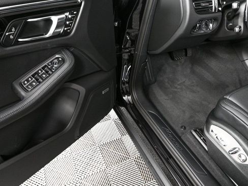 Certified 2026 Porsche Macan image 8