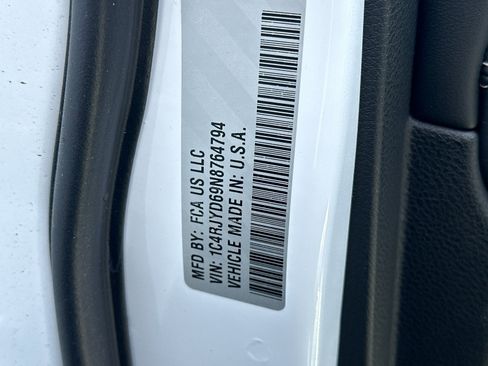 New 2022 Jeep Grand Cherokee Overland w/ Advanced Protech Group III image 29