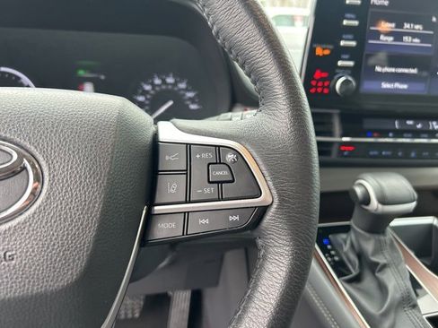 Used 2024 Toyota Sienna XLE image 22