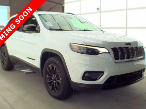 Used 2023 Jeep Cherokee Altitude Lux AWD/4WD image 3