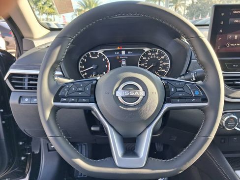 Used 2025 Nissan Altima 2.5 SV w/ SV Premium Package FWD image 18