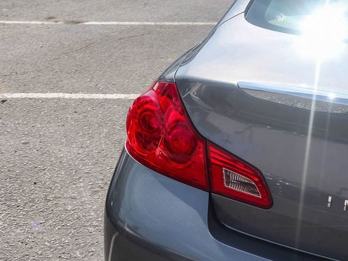 Used 2015 INFINITI Q40 w/ Navigation Package RWD image 8
