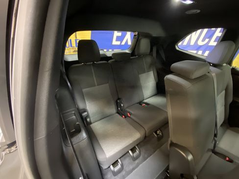 Used 2025 GMC Acadia Elevation image 30