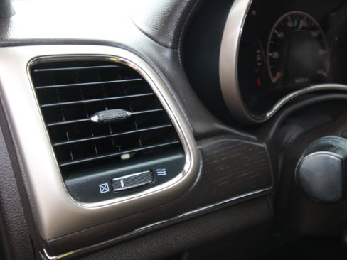 Used 2014 Jeep Grand Cherokee Summit image 24