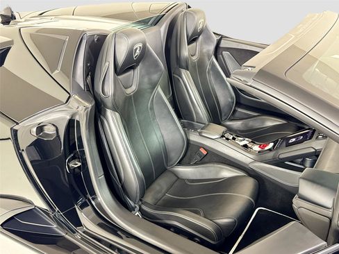 Used 2020 Lamborghini Huracan EVO image 23