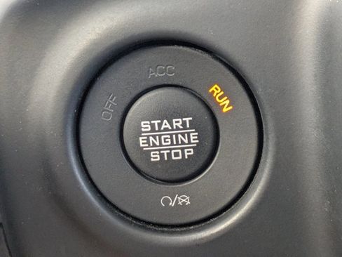 Used 2021 Jeep Wrangler Sport S image 22