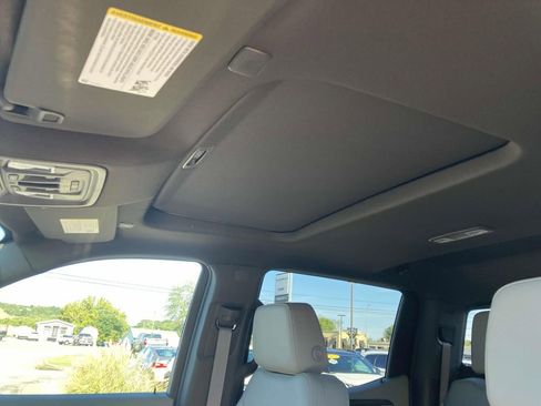 New 2026 GMC Sierra 1500 SLT w/ SLT Premium Package image 18