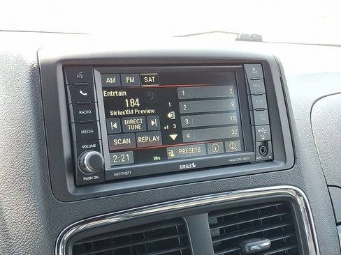 Used 2017 Dodge Grand Caravan SXT w/ Driver Convenience Group FWD image 20