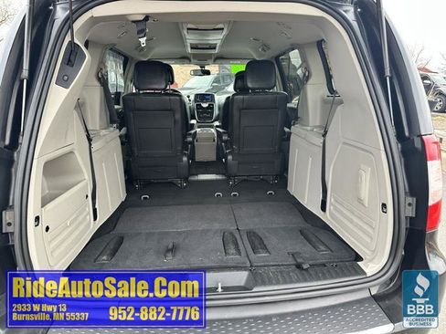 Used 2012 Chrysler Town & Country Touring-L w/ Entertainment Group #2 image 28