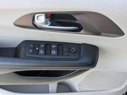 Used 2023 Chrysler Voyager LX image 19