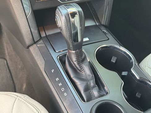 Certified 2018 Ford Explorer XLT w/ Equipment Group 202A FWD image 31