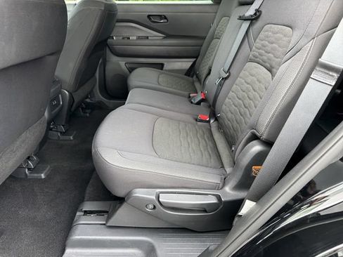 Used 2025 Nissan Pathfinder S FWD image 25