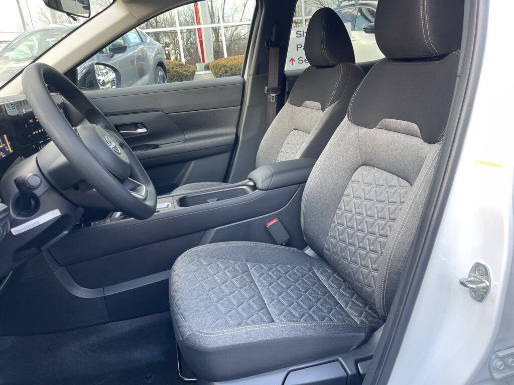 Used 2026 Nissan Kicks SV w/ SV Premium Package AWD/4WD image 15
