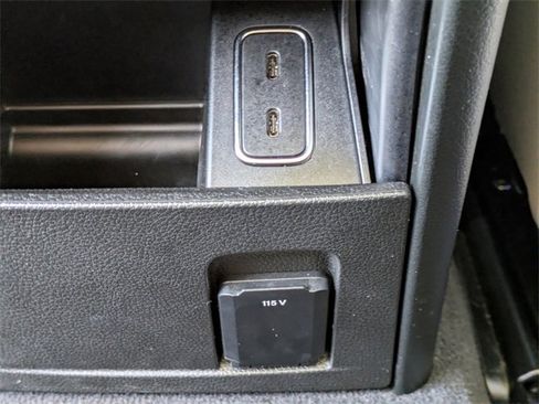 Used 2022 Mercedes-Benz GLE 350 w/ AMG Line Exterior image 17