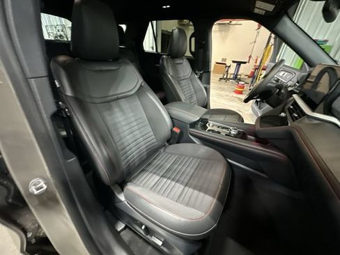 Used 2026 Ford Explorer ST-Line w/ ST-Line Street Pack AWD/4WD image 32