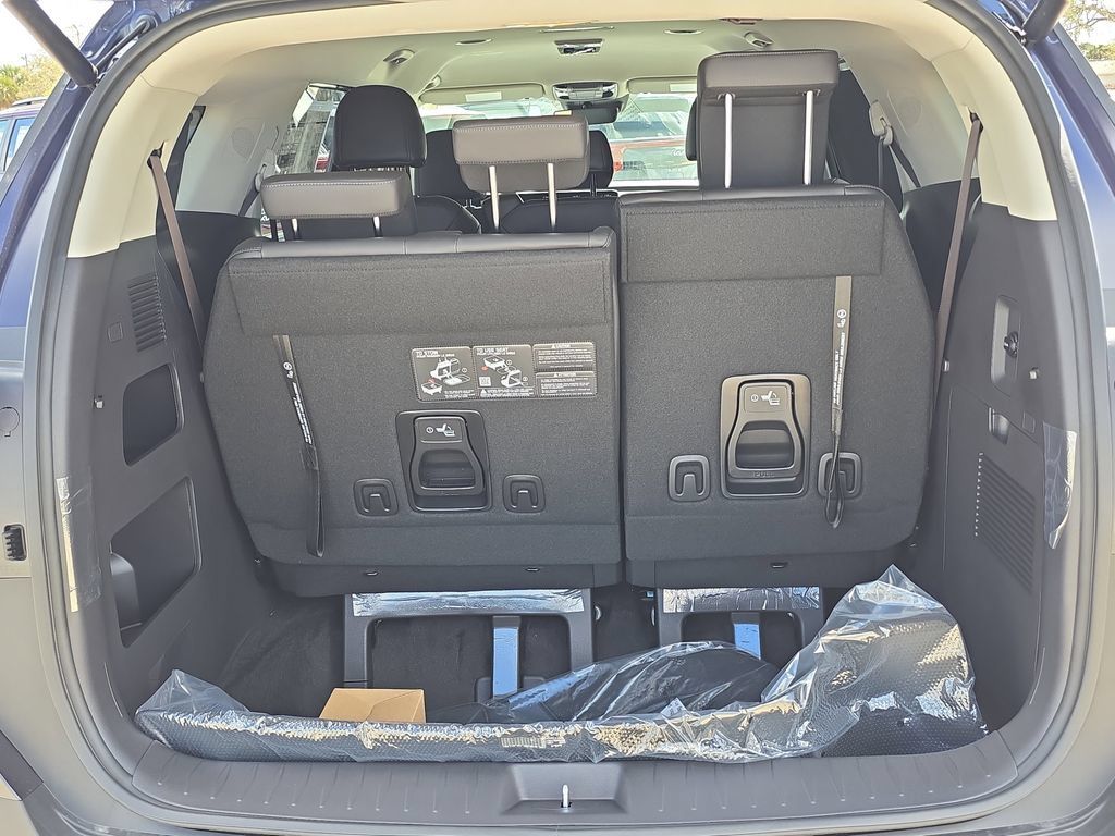 New 2026 Kia Carnival EX FWD image 10