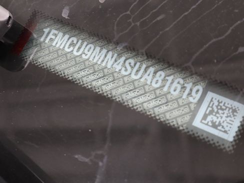 Certified 2025 Ford Escape ST-Line w/ Cold Weather Package image 33