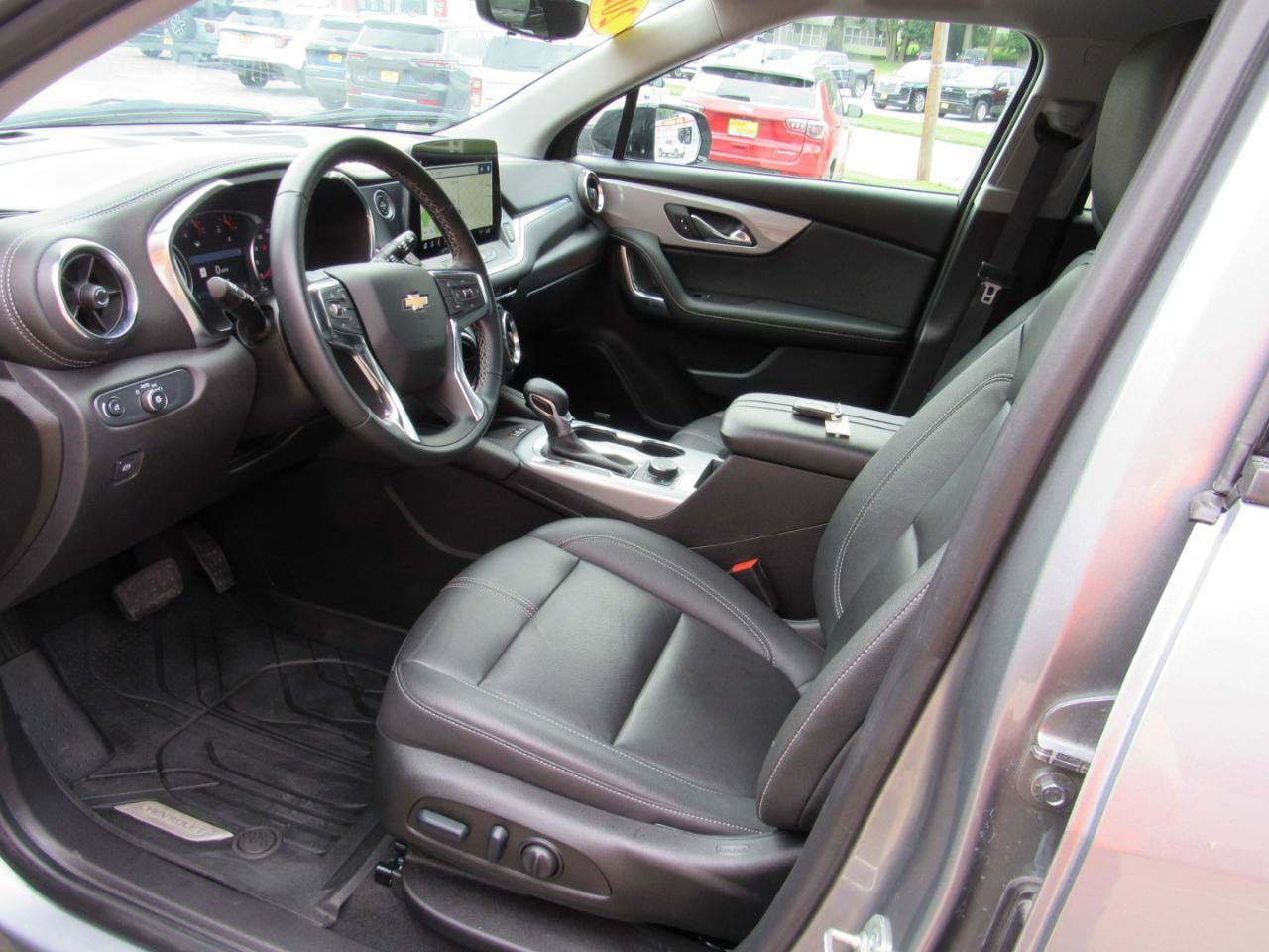 Used 2025 Chevrolet Blazer LT w/ Sound & Technology Package AWD/4WD image 13