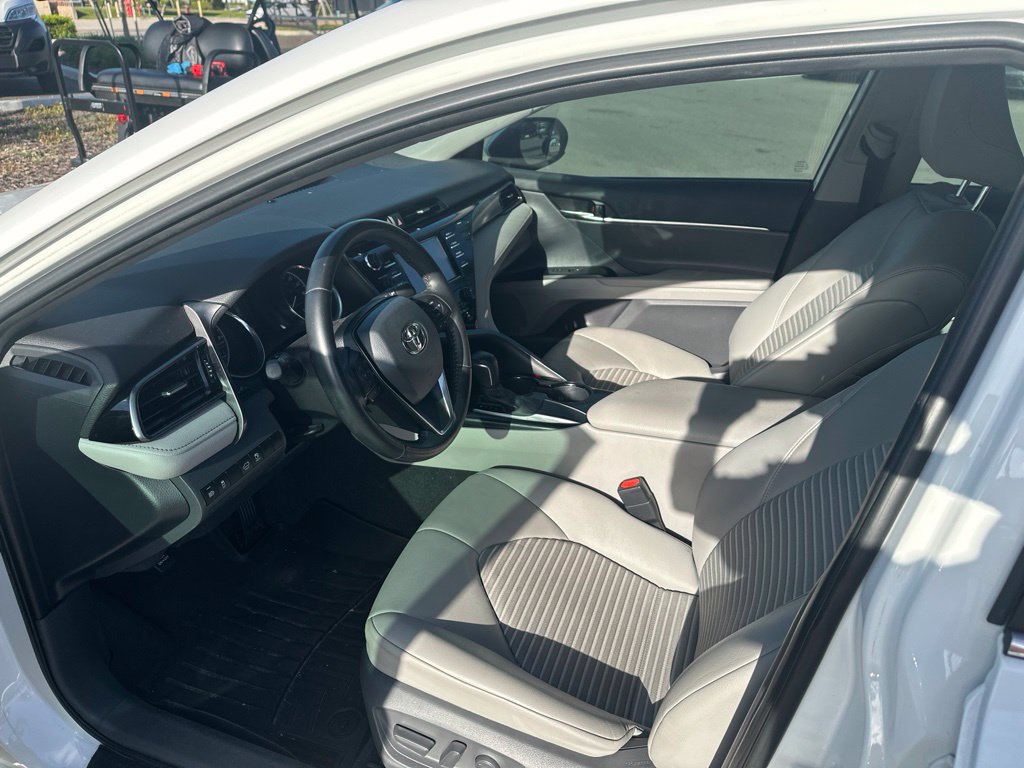 Used 2020 Toyota Camry SE FWD image 11