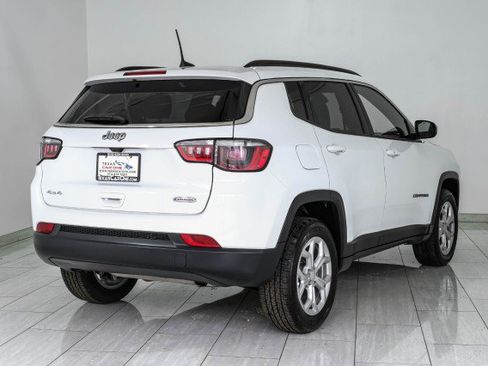 Used 2024 Jeep Compass Latitude AWD/4WD image 6