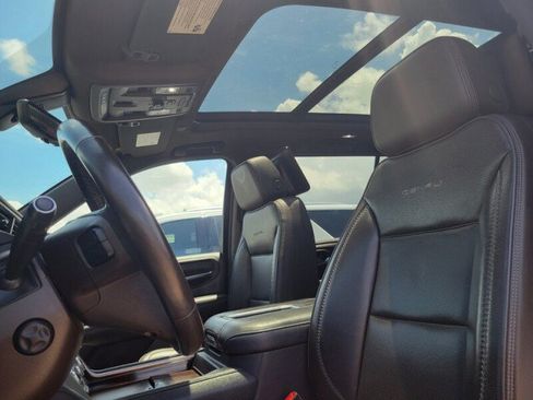 Used 2021 GMC Yukon XL Denali w/ Denali Premium Package RWD image 13