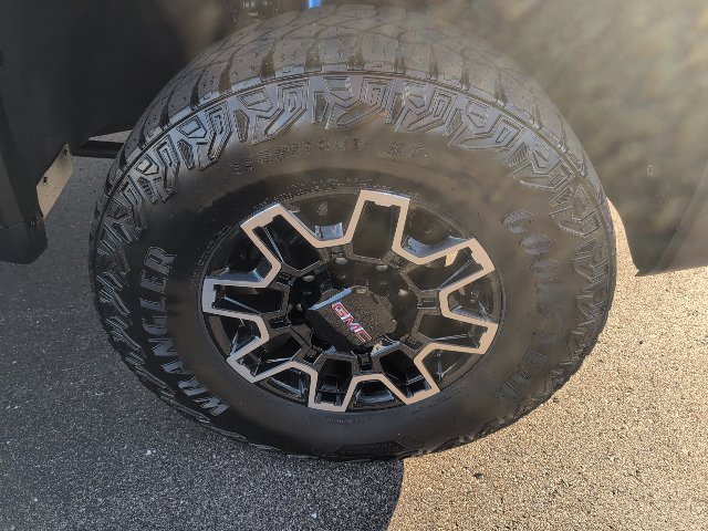Used 2024 GMC Sierra 2500 AT4X AWD/4WD image 17