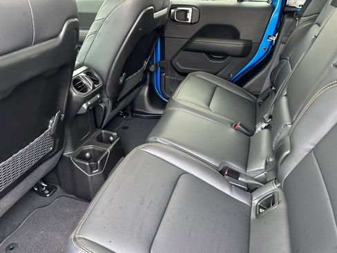 New 2025 Jeep Gladiator High Tide image 10