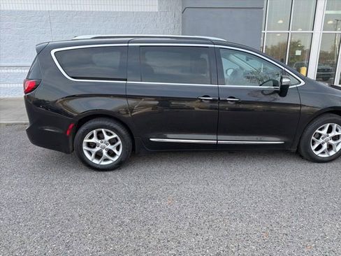Used 2020 Chrysler Pacifica Limited image 11