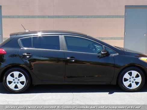 Used 2016 Kia Forte LX FWD image 8