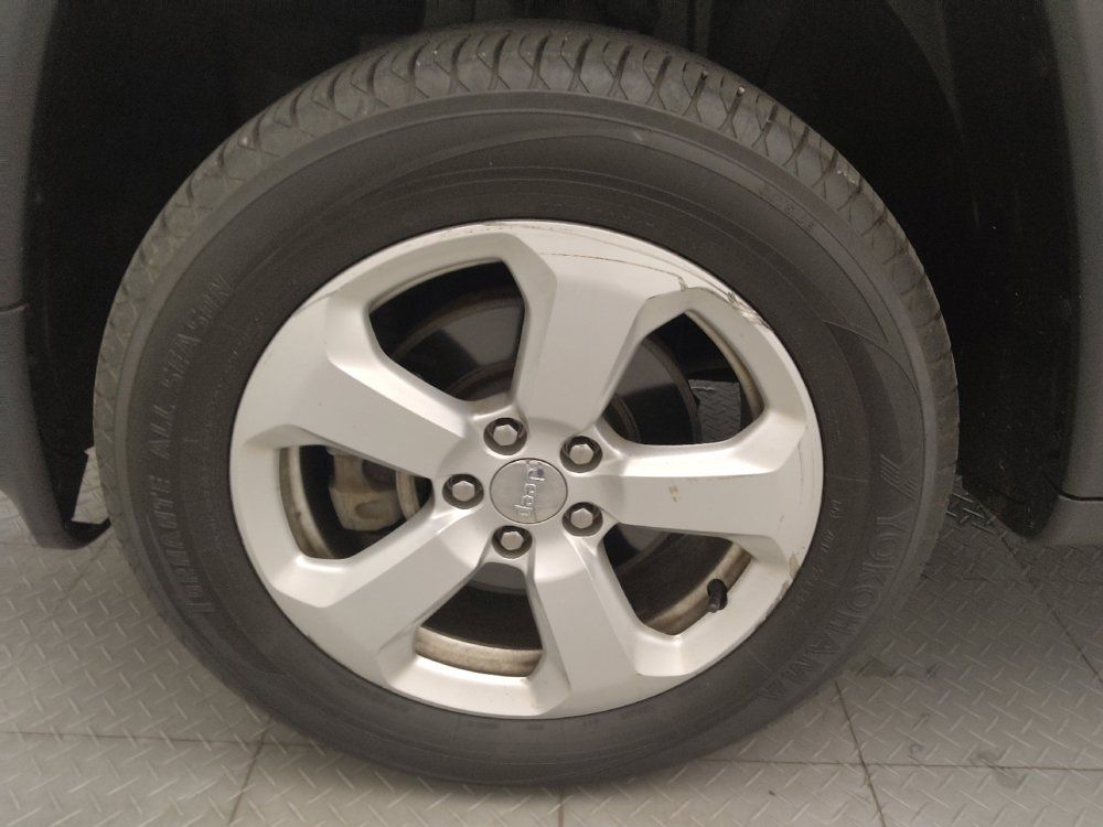 Used 2019 Jeep Compass Latitude w/ Cold Weather Group AWD/4WD image 31