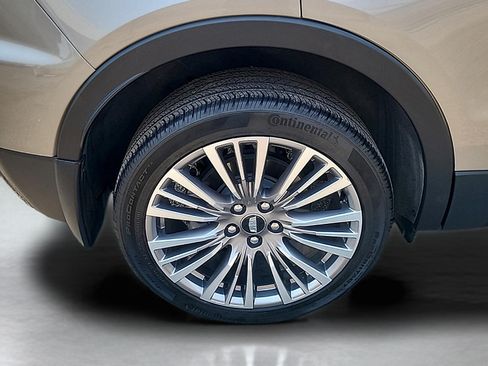 Certified 2025 Cadillac XT4 Premium Luxury w/ Technology Package AWD/4WD image 9