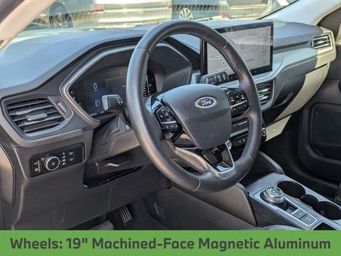 Used 2023 Ford Escape SE image 15