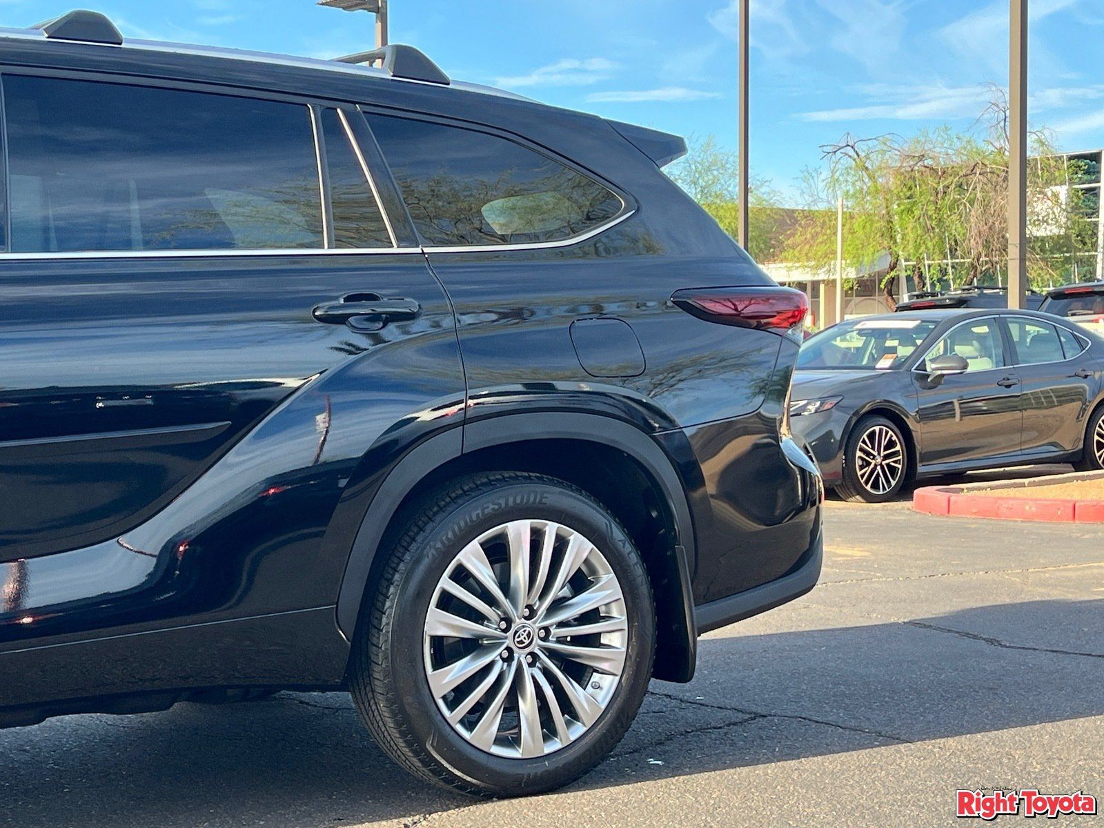 Used 2024 Toyota Highlander Platinum AWD/4WD image 10