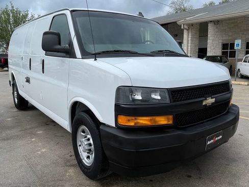 Used 2018 Chevrolet Express 2500 Extended w/ Communications Package RWD image 3