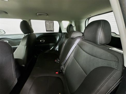 Used 2016 Kia Soul Base image 21