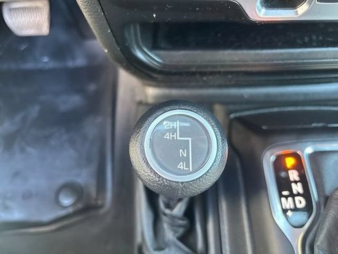 Used 2022 Jeep Gladiator Sport AWD/4WD image 26