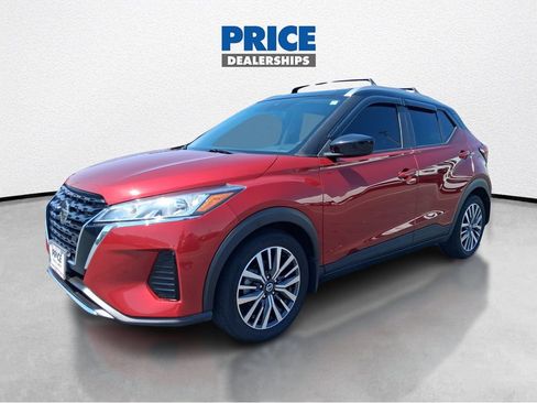 Used 2021 Nissan Kicks SV w/ Exterior Package FWD image 2