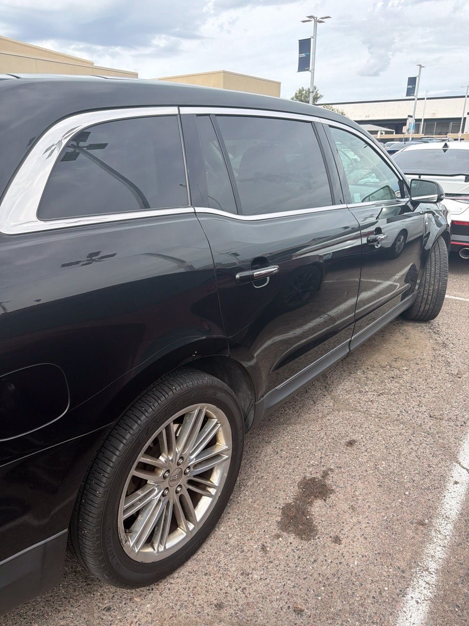 Used 2013 Lincoln MKT AWD image 4