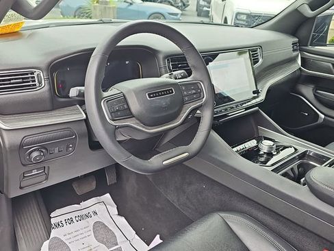 Used 2024 Jeep Wagoneer Series II w/ Flexible Seating Group RWD image 19