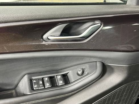 Used 2023 Jeep Grand Cherokee Laredo image 22