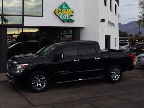 Used 2020 Nissan Titan SV w/ SV Convenience Package image 7